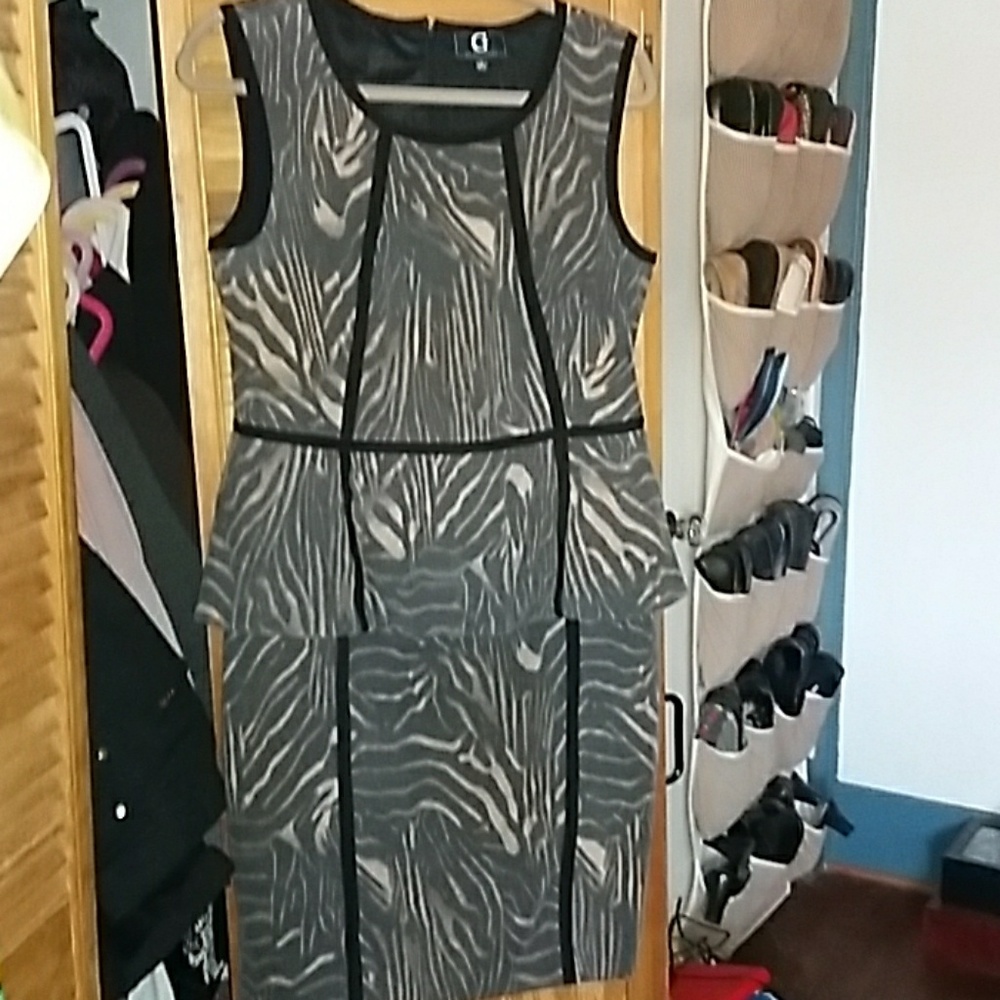 G by Giuliani sleeveless peplum dress with black p
